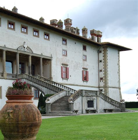 villa di la ferdinanda.